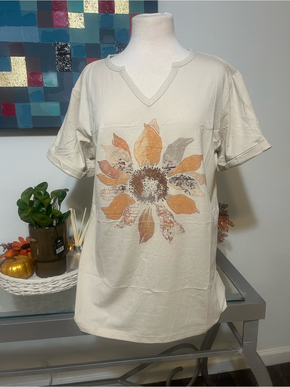 Cream Sunflower Graphic V-Neck Short Sleeve Tee